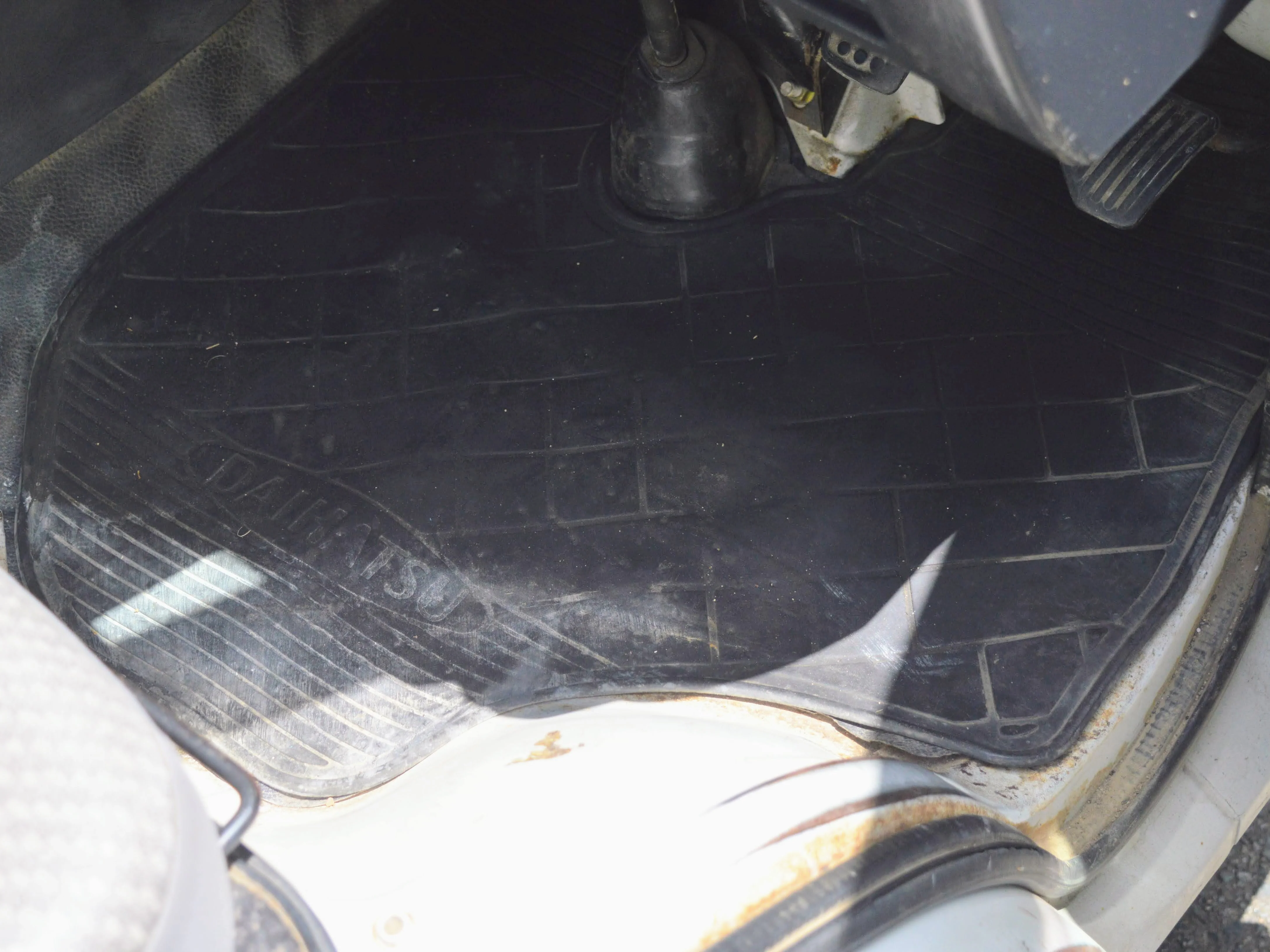 2000 Daihatsu Hijet 4WD - Image 26
