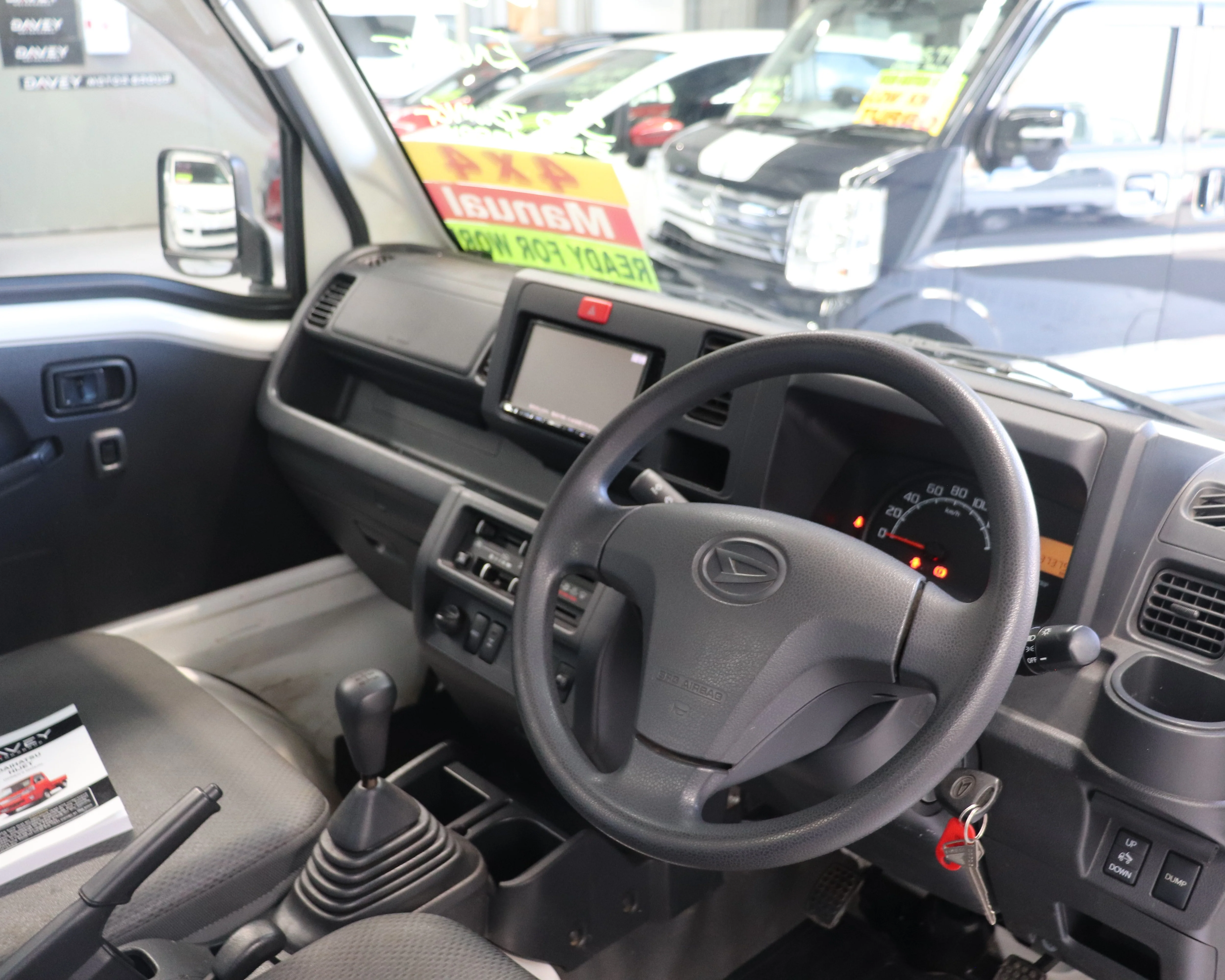 2014 Daihatsu Hijet Low Dump - Image 9