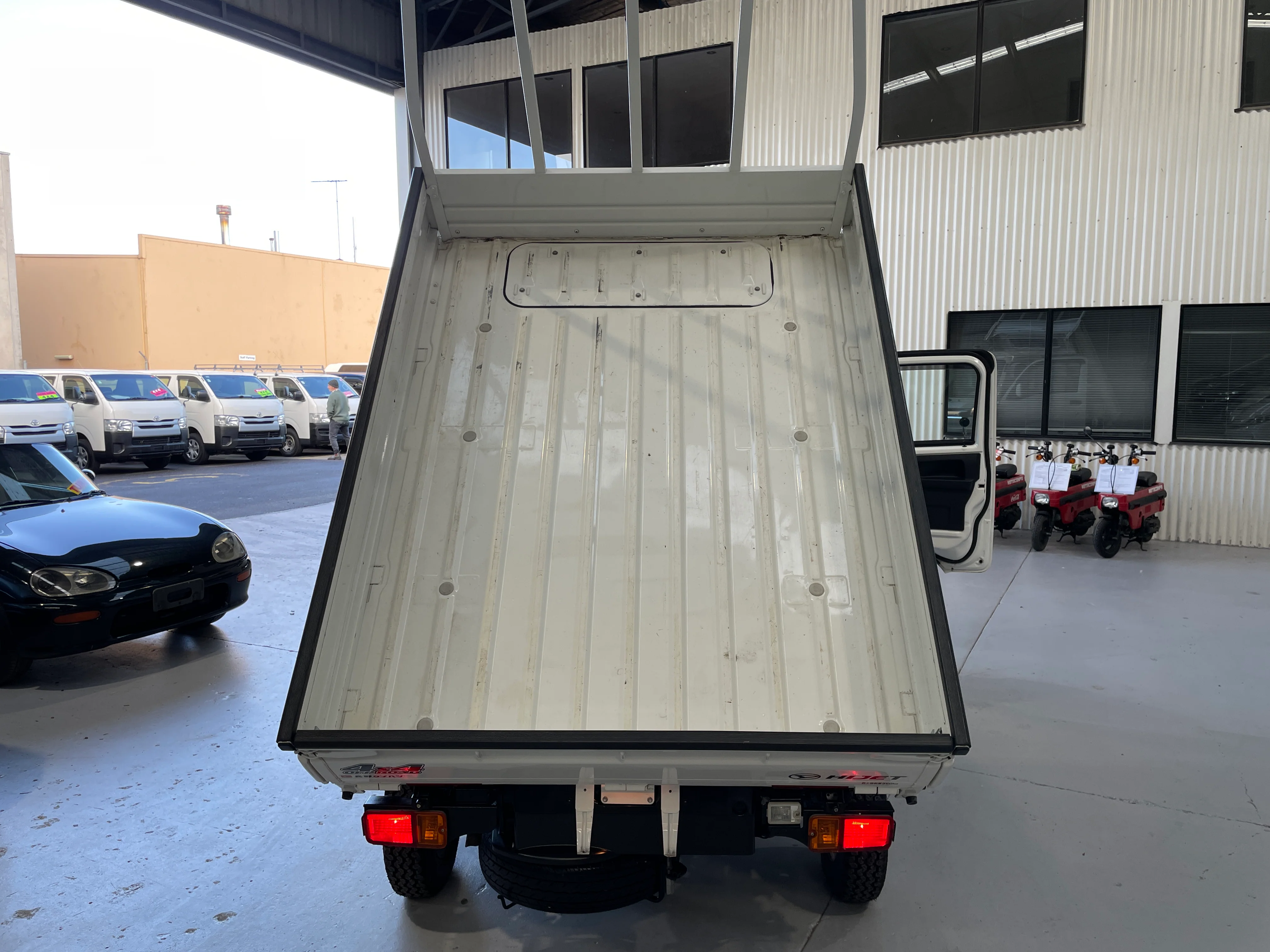 2016 Daihatsu Hijet Dump 4WD - Image 11