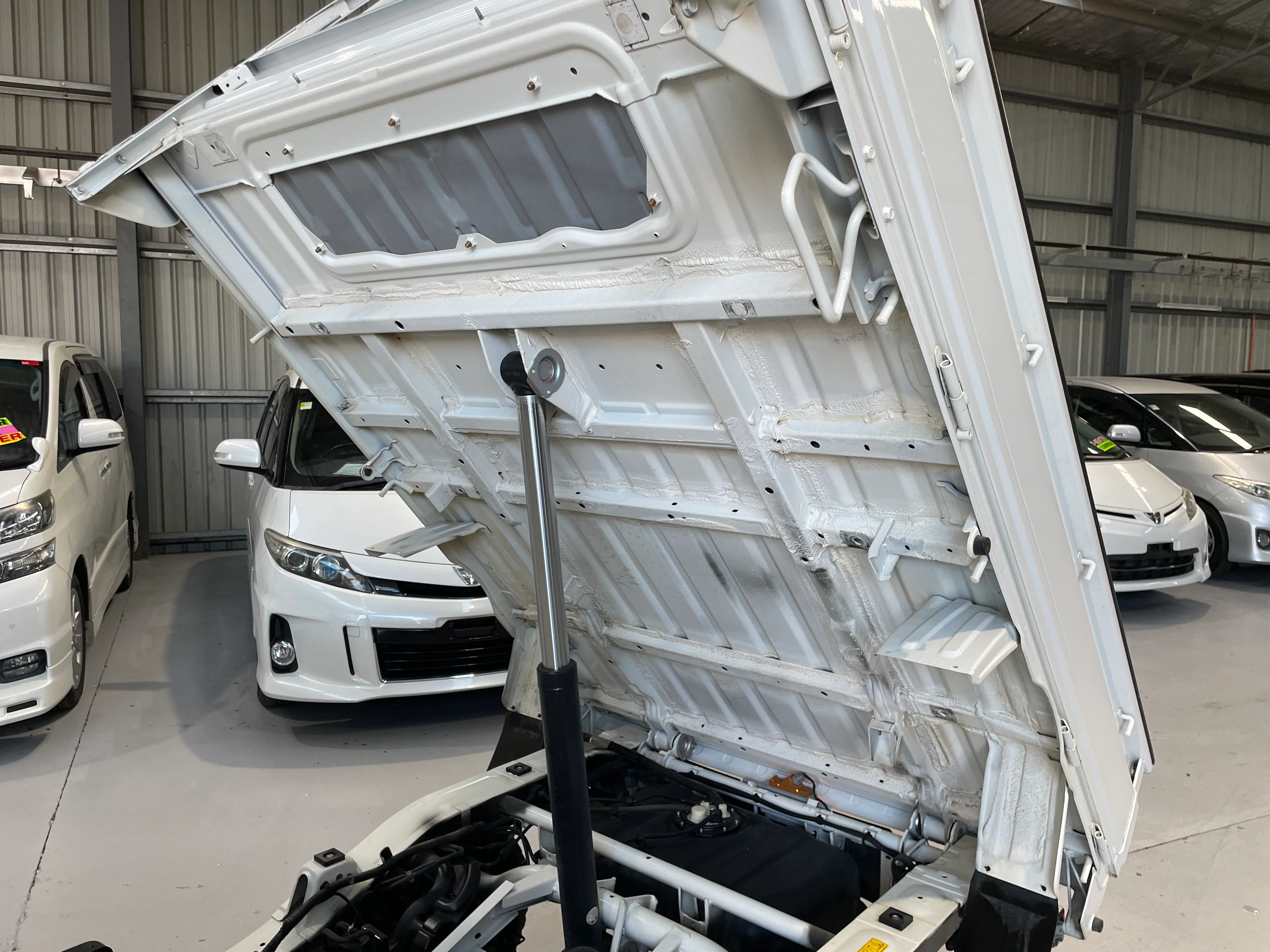 2016 Daihatsu Hijet Dump 4WD - Image 12
