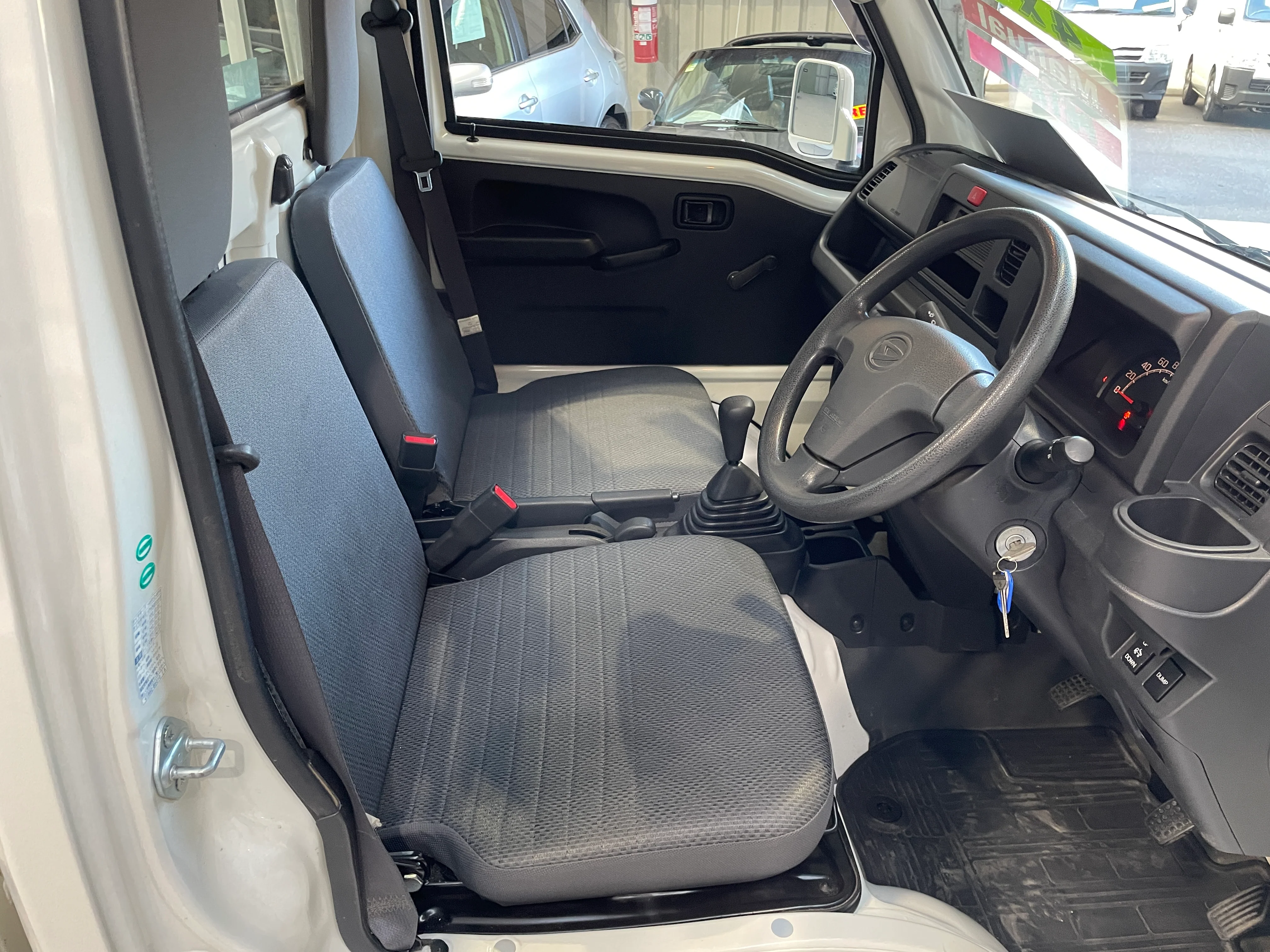 2016 Daihatsu Hijet Dump 4WD - Image 14